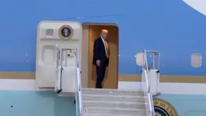 Tổng Thống Donald Trump dùng xe bán hàng rong, máy bay giả để tránh đe dọa ám sát khi rời Thổ Nhĩ Kỳ