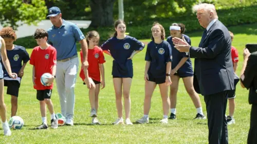 Pat McAfee xuất hiện cùng Tổng Thống Trump tại sự kiện thể thao