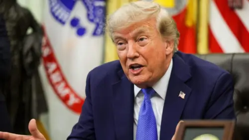 Tổng Thống Donald Trump ký hành động nhập cư để hạn chế quốc tịch theo quyền nơi sinh, kiềm chế ‘du lịch sinh con’