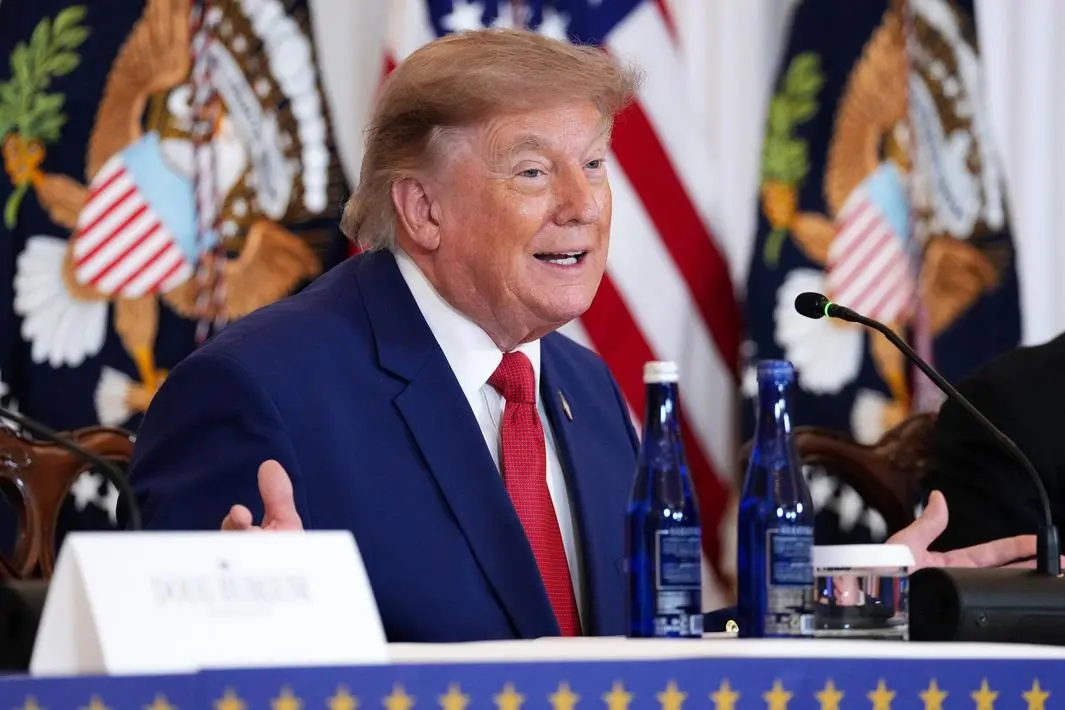 Tổng Thống Donald Trump ủng hộ &#8216;Đạo Luật Bảo Vệ Thể Thao Đại Học&#8217;