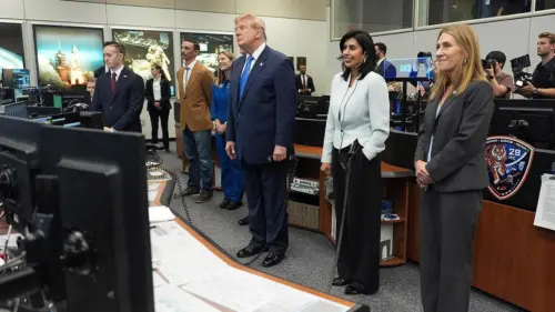 Tổng thống Donald Trump gọi phi hành gia ISS, vinh danh các nhà tiên phong không gian