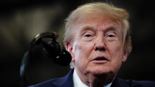 Tổ Chức Tài Chính Liên Quan Đến TT Trump Được Cấp Giấy Phép Ngân Hàng: Cảnh Báo Về Xung Đột Lợi Ích