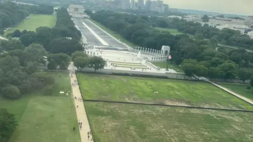 Tổng Thống Trump đổ lỗi cho kẻ phá hoại về thảm cỏ chết trên Đại Lộ Quốc Gia