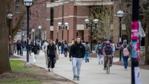 Đại học Michigan bãi bỏ điểm chữ cho sinh viên năm nhất nhằm hỗ trợ sức khỏe tâm thần