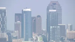 Khói cháy rừng và nắng nóng gay gắt làm gián đoạn kế hoạch mùa hè khắp Seattle
