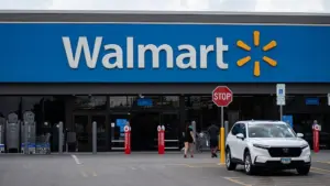 Walmart cho biết sẽ dùng hàng tỷ đô tiền hoàn thuế để giữ giá thấp