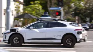 Chi phí con người ẩn giấu của robotaxi