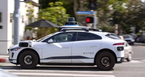 Chi phí con người ẩn giấu của robotaxi
