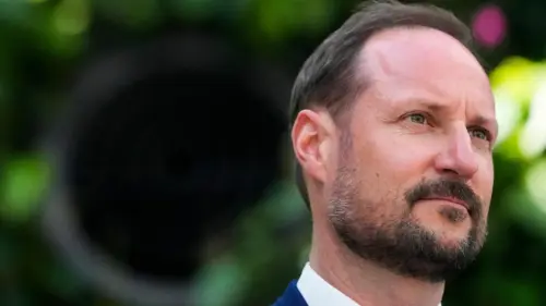 Hoàng tử Na Uy trở thành Vua Haakon VIII