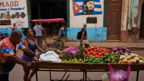 Cuba kỷ niệm 100 năm ngày sinh Fidel Castro, bóng hình ông vẫn còn đó giữa khủng hoảng