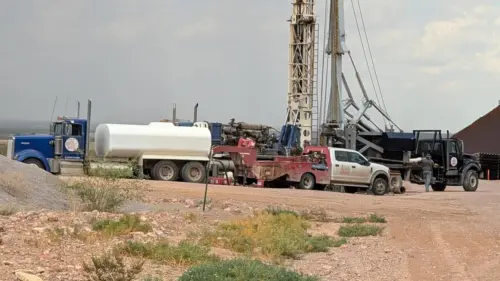 Nhà thầu xây dựng tường biên giới bị lệnh ngừng khoan giếng nước ở New Mexico