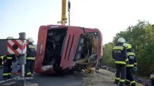 Xe bus gặp tai nạn thảm khốc ở Hungary, 12 người thiệt mạng
