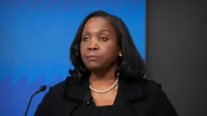 Thống Đốc Fed Lisa Cook Phản Bác Đe Dọa Trục Xuất Của Ông Trump