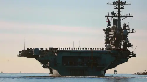 Tư lệnh quân sự Hoa Kỳ tại Trung Đông thăm tàu sân bay USS Lincoln