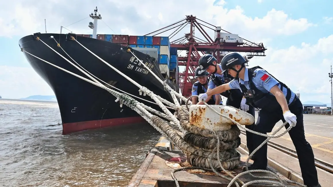 Bão Số 13 Khiến Sân Bay Thượng Hải Hủy Hơn 1.300 Chuyến Bay