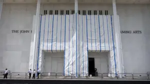 Yêu cầu Tòa án Liên bang Chặn Tòa Kennedy Center Trả lại Tên của Tổng Thống Donald Trump cho Tòa nhà