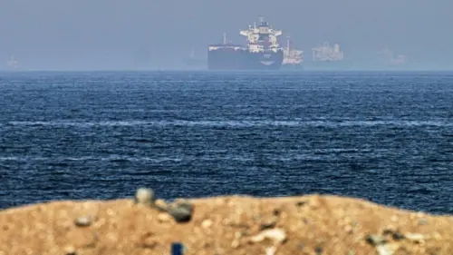 Tổng Thống Trump loan báo thỏa thuận mở Eo biển Hormuz có thể sớm đạt được
