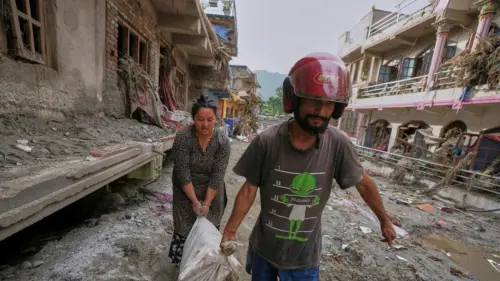 Hoạt động cứu hộ lũ lụt ở biên giới Nepal-Trung Quốc bước sang ngày thứ tư, thời tiết cản trở