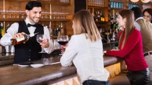 Phụ Nữ Florida Bị Bắt Sau Khi Nhổ Nước Bọt Vào Quản Lý Nhà Hàng