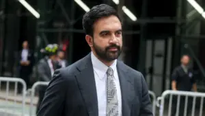 Thị trưởng New York Zohran Mamdani phớt lờ bình luận ‘Woke 1’ của bà Alexandria Ocasio-Cortez, nhưng giới phê bình nói những người tiến bộ không thể được tha thứ vì quá khứ ‘cực đoan’