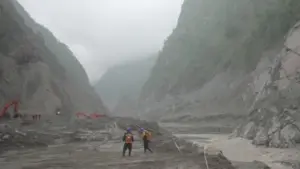 Nội tình hoang tàn vì lũ lụt ở Trung Quốc