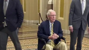Thượng Nghị Sĩ Mitch McConnell Tái Xuất Hiện Tại Thượng Viện
