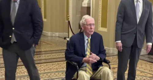 Thượng Nghị Sĩ Mitch McConnell Tái Xuất Hiện Tại Thượng Viện