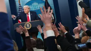 Tổng Thống Donald Trump Cấm Phóng Viên CNN, MS NOW, Politico Ra Khỏi Tòa Bạch Ốc