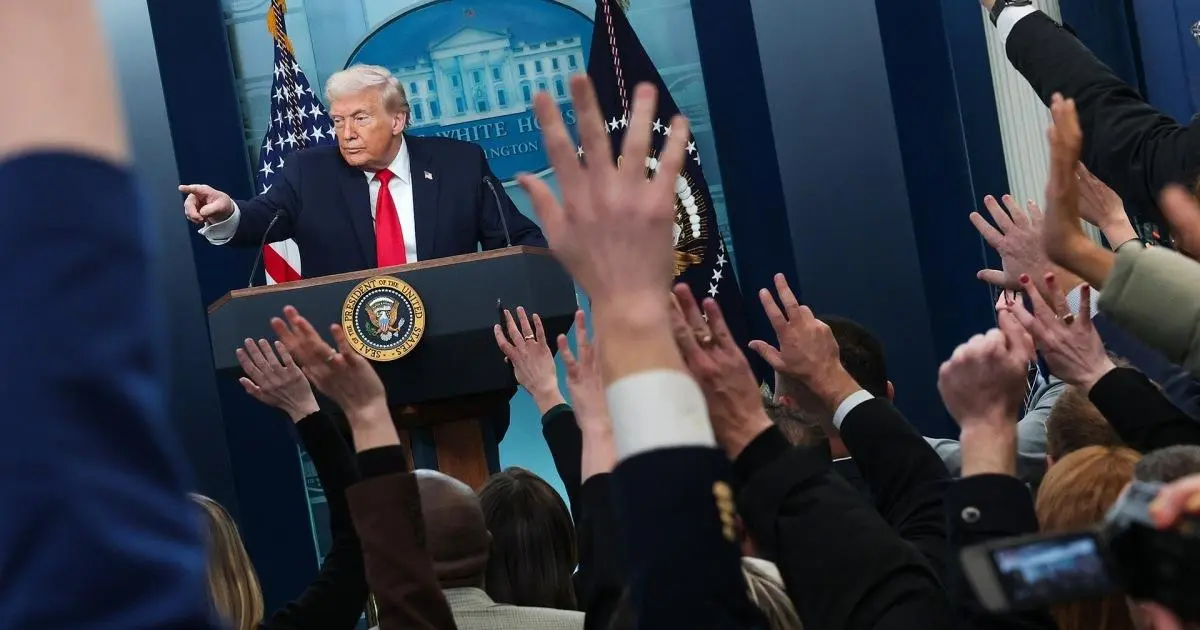 Tổng Thống Donald Trump Cấm Phóng Viên CNN, MS NOW, Politico Ra Khỏi Tòa Bạch Ốc