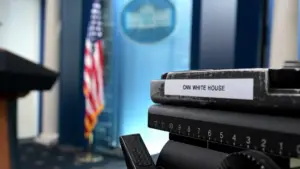 Tổng Thống Donald Trump đối mặt phản ứng dữ dội vì cấm CNN, MS NOW