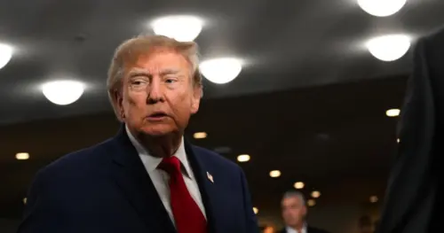 Tổng Thống Trump nói Hoa Kỳ sẽ ‘chỉ khuyến khích siêu trí tuệ’ trong AI