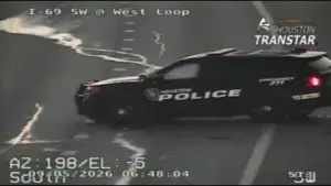 Tài xế đâm xe vào xe cảnh sát Houston trên SW Fwy gần 610 West Loop