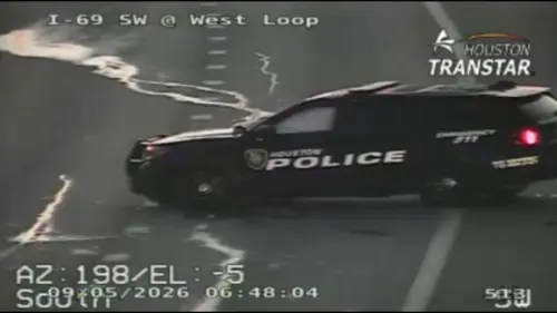 Tài xế đâm xe vào xe cảnh sát Houston trên SW Fwy gần 610 West Loop