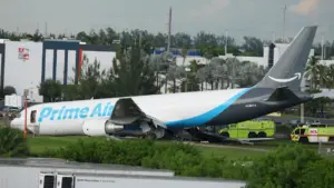 Điều Tra Nguyên Nhân Máy Bay Hàng Hóa Amazon Lao Xuống Đường Tại Miami, Ít Nhất 5 Người Chết