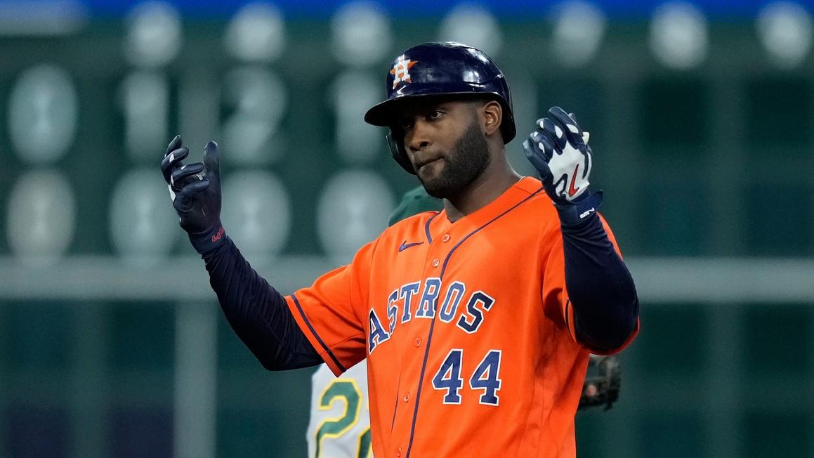 Yordan Alvarez tìm kiếm Triple Crown, nhưng hạnh phúc nhất khi lái xe RV của gia đình