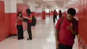 Học sinh New Jersey trở lại lớp học dưới lệnh cấm điện thoại toàn tiểu bang
