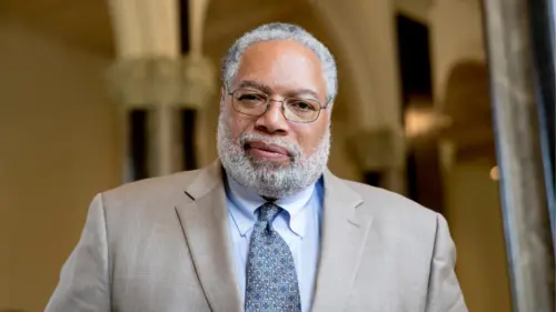 Bộ trưởng Viện Smithsonian Lonnie Bunch từ chức giữa bão chỉ trích từ chính quyền Tổng thống Donald Trump