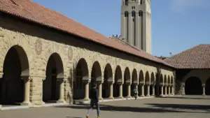Trường Stanford bị chỉ trích vì dùng AI chỉnh sửa ảnh sinh viên
