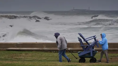 Bão Nor’easter đổ bộ Bờ Đông Hoa Kỳ với gió mạnh, lũ lụt và mưa lớn