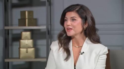 Tiffani Thiessen hóa thân thành hiệu trưởng trường phù thủy trong series mới