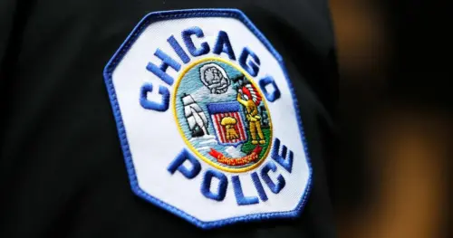 Cảnh sát Chicago bị đình chỉ vì có hành vi xúc phạm và khám xét trái phép người đi đường