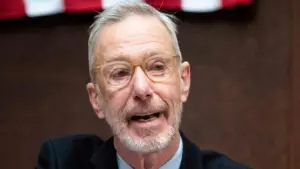 Dân biểu Đảng Dân chủ Stephen Lynch Thắng trong Cuộc Bầu cử Sơ bộ ở Massachusetts