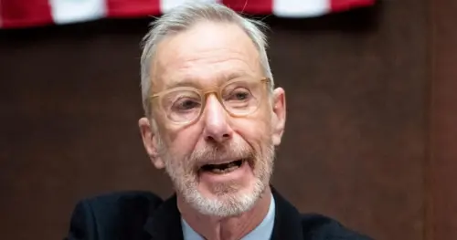 Dân biểu Đảng Dân chủ Stephen Lynch Thắng trong Cuộc Bầu cử Sơ bộ ở Massachusetts