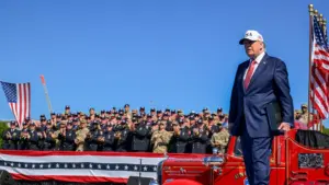 Tổng thống Donald Trump kể lại câu chuyện được lính cứu hỏa đưa ra khỏi khu vực gần Ground Zero