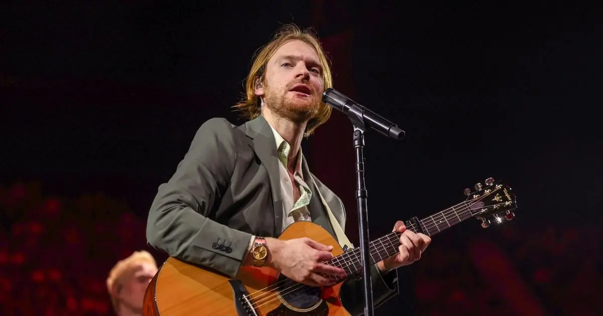 Nghệ sĩ đồng loạt rời tour của Ed Sheeran vì vụ Macklemore bị gạch tên