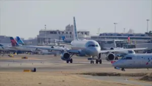 Các hãng hàng không cắt giảm chuyến bay do giá nhiên liệu máy bay tăng vọt
