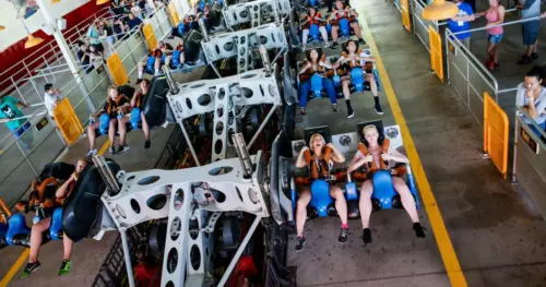 Hơn 100 người bị chấn thương sọ não trên tàu lượn siêu tốc X2 tại Six Flags, luật sư nạn nhân nói