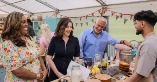 Dù làm giám khảo mới, ai cũng thấy cách ăn bánh của Nigella Lawson gây chú ý trên ‘Bake Off’