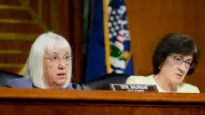 Luật pháp bị chỉ trích vì Tổng thống Trump cắt giảm 810 triệu USD quỹ liên bang