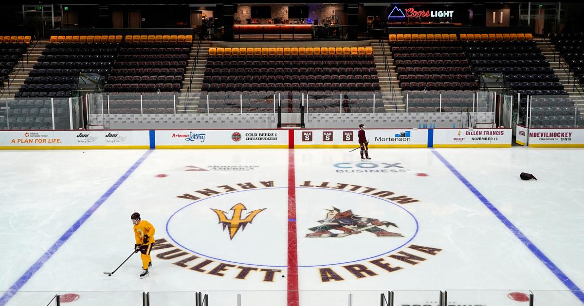 Phụ huynh Cầu Thủ Khúc Côn Cầu Arizona State Muốn Huấn Luyện Viên Bị Đình Chỉ